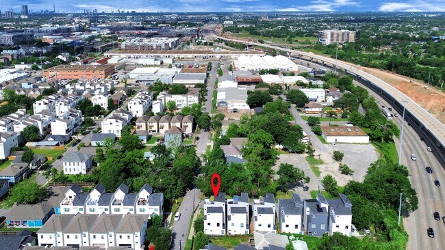 Building Photo - 2302 Johnson St