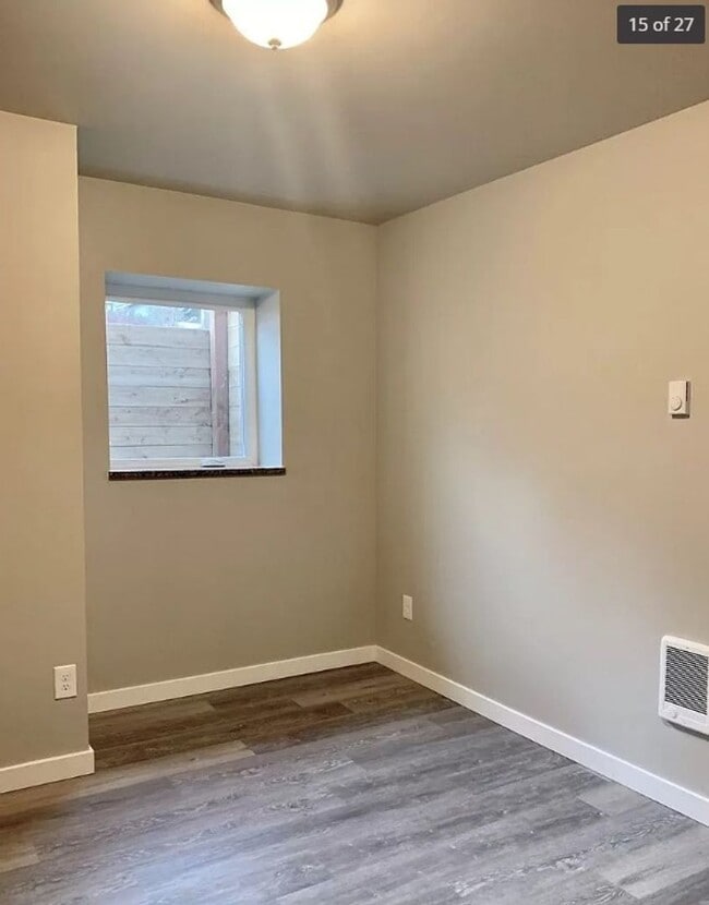 Building Photo - Charming 7 bedroom, 3 bath home available in August!