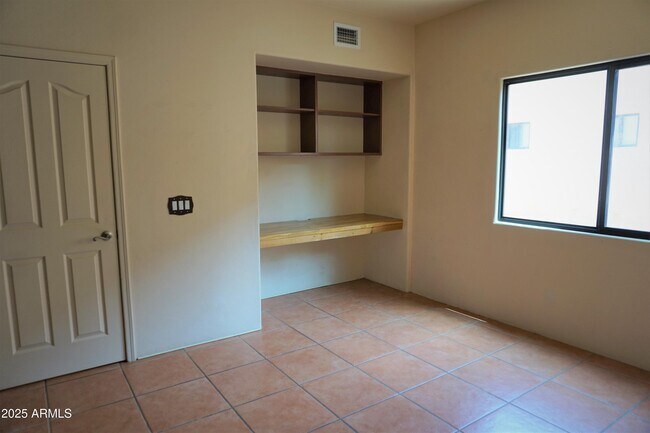 Building Photo - 950 Leonard Wood St