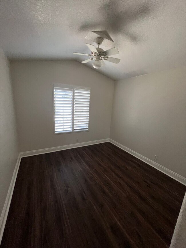Building Photo - 4 BEDROOM TROPICAL OASIS IN W. ROSEVILLE W...