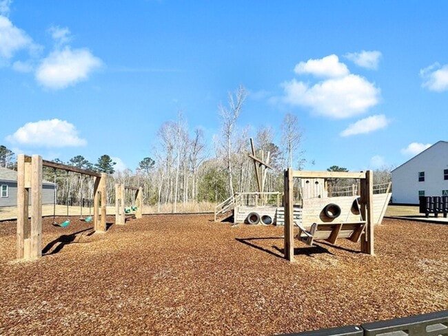 Building Photo - $1,000 off first full months rent with acceptable credit!! 4 bedroom 2.5 bath home in RINCON, GA!!!