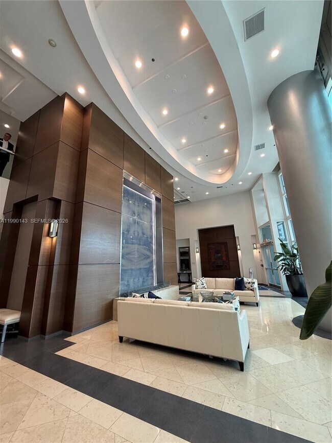 Building Photo - 1155 Brickell Bay Dr