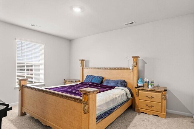 Building Photo - 310 Maple Run Dr