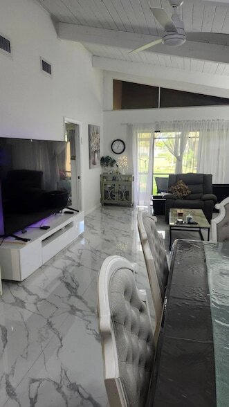 Building Photo - 532 Briarwood Cir