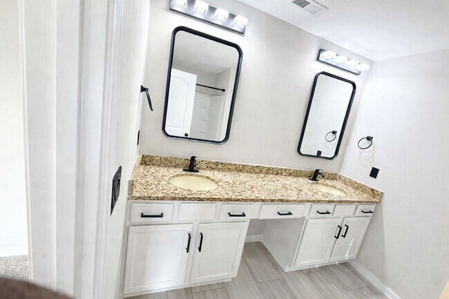 Building Photo - 12881 Clydesdale Dr