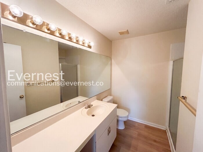 Building Photo - 710 Queens Path