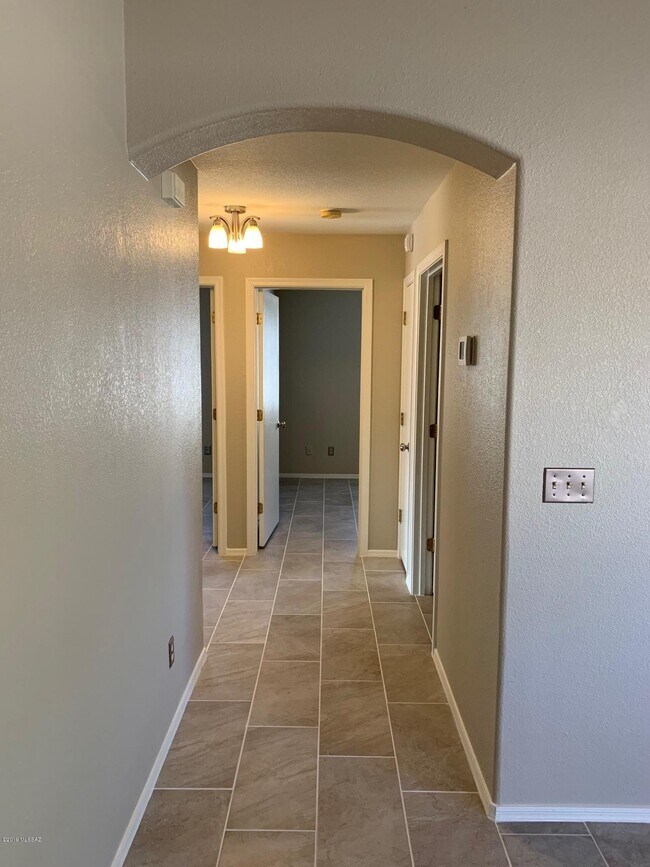 Building Photo - 8824 S Desert Rainbow Dr