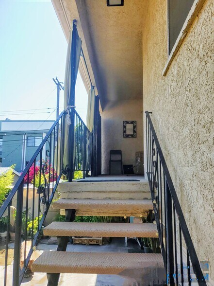 private balcony - 2239 N Frederic St