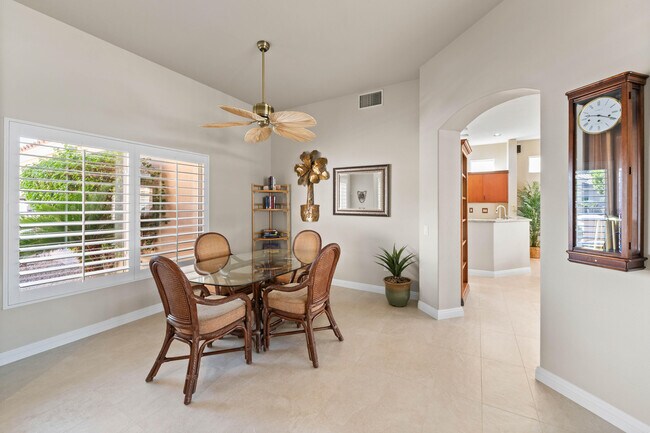 Building Photo - 38537 Fallbrook Ave