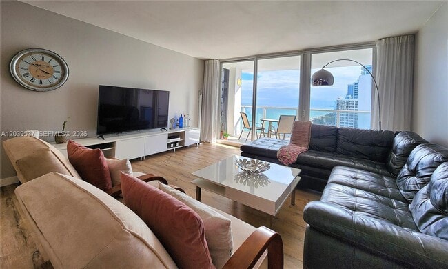 Building Photo - 2751 S Ocean Dr