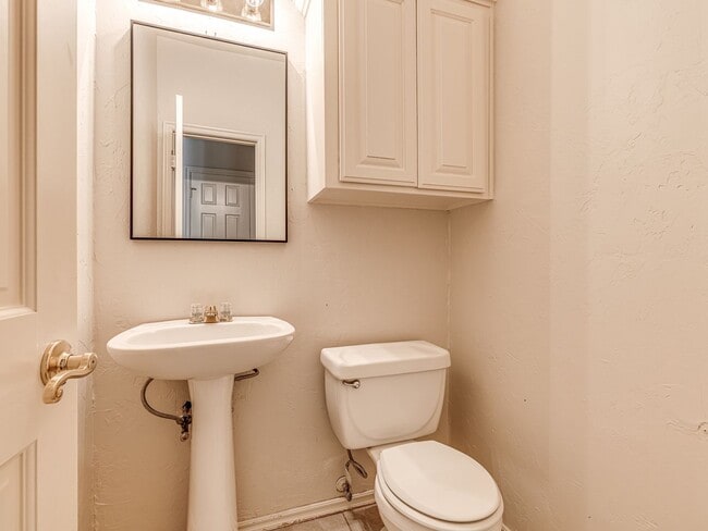 Building Photo - Updated home in Cobblestone Park- Deer Creek Schools + 4 bedrooms + 3.5 bathrooms