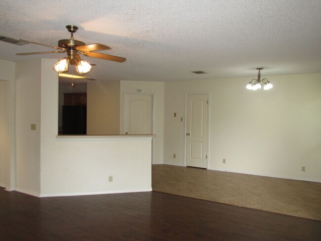 Building Photo - 1811 Lionheart Drive