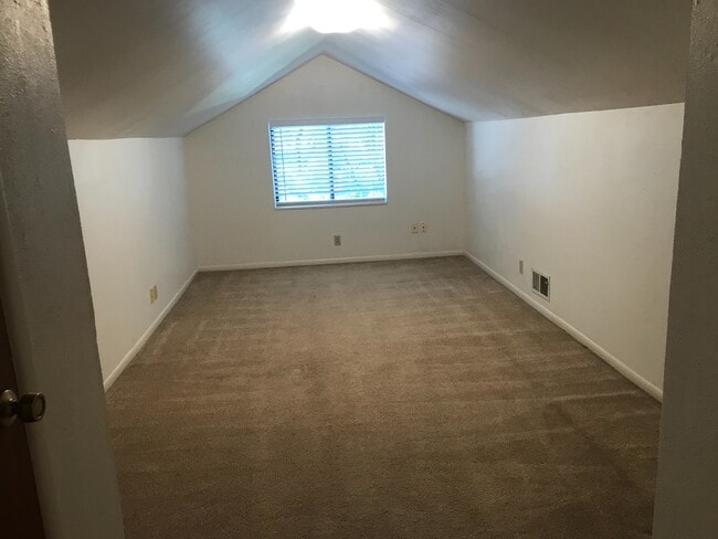 Building Photo - 108 Stone Canyon Ct