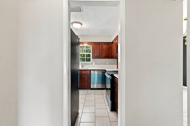 Building Photo - 1510 Royal Palm Dr