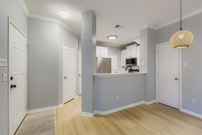 Building Photo - 8518 Cahill Dr