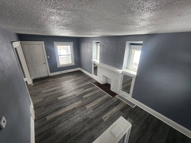 Building Photo - Charming 3-Bedroom Property in Prime Location