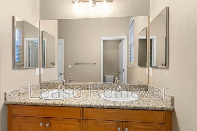 Building Photo - 265-269 S Sonrisa St