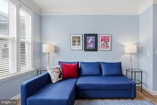 Building Photo - 27 Booth St