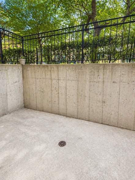 Building Photo - 4237 N Kenmore Ave