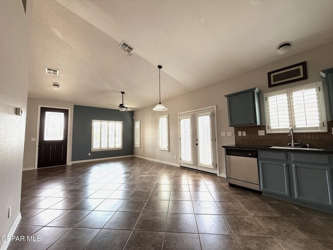 Building Photo - 3729 Loma Brisa Dr