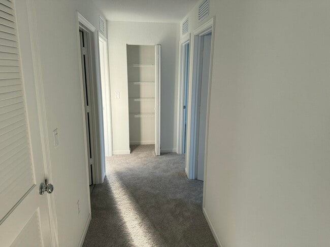 Building Photo - 673 Carlyle Wy