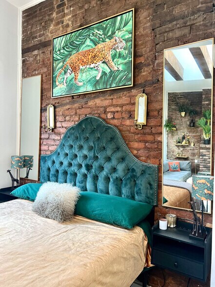 Building Photo - 329 W 19th St