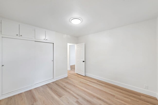 Building Photo - 105 Avenida Rosa