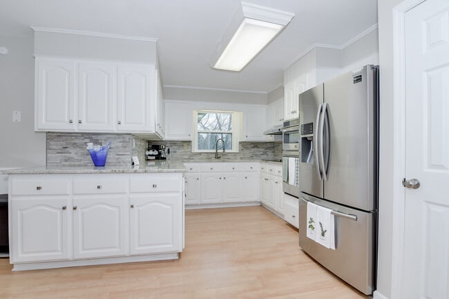 Building Photo - 2415 Apricot Ln