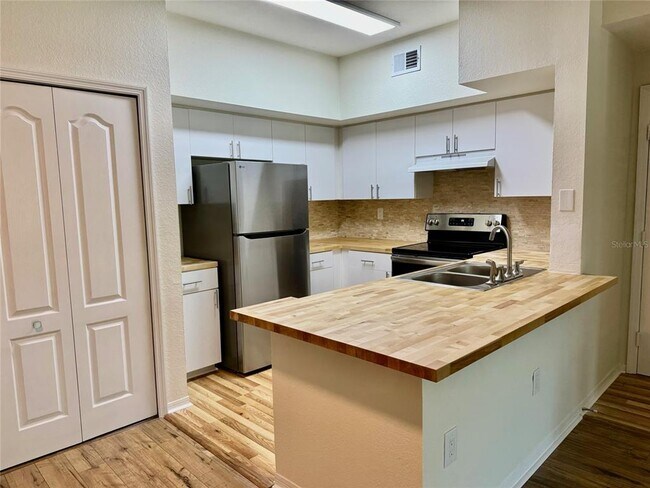 Building Photo - 4110 Central Sarasota Pkwy