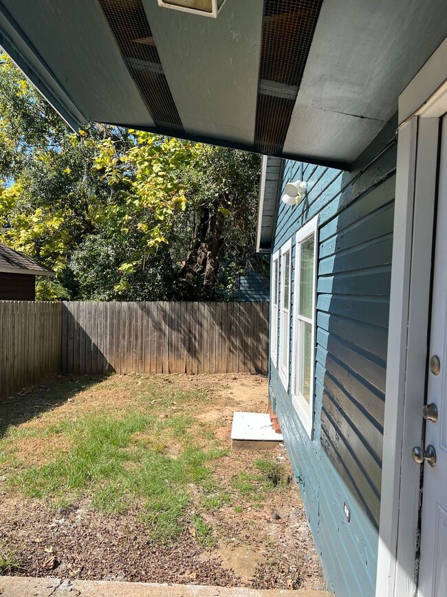 Building Photo - Newly Remodeled Home!