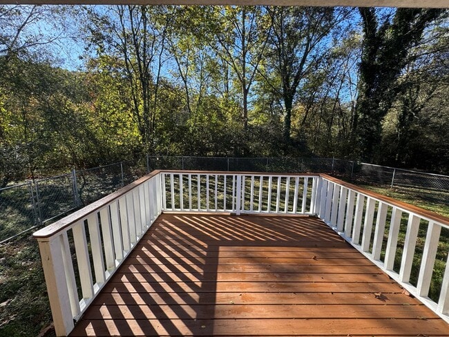 Building Photo - 3 Bedroom, 2 Bathroom- House in Silver Creek!