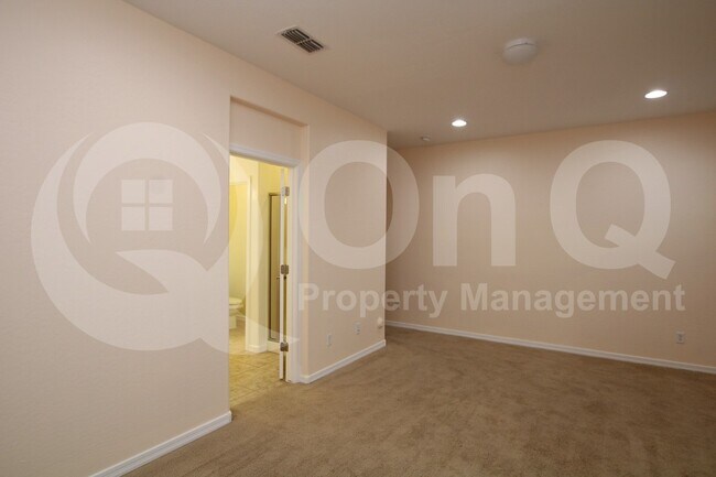 Building Photo - 1465 E Ibis St