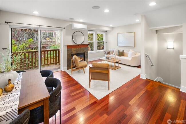 Building Photo - Downtown Ballard 3 bd 2.5 bath townhome in Great School district and minutes to Ballard Locks