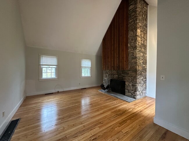 Building Photo - 25 Elephant Rock Rd