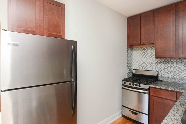 Building Photo - 555 W Arlington