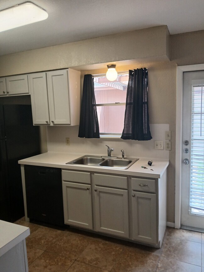 Building Photo - 5101 Middlecoff Cir