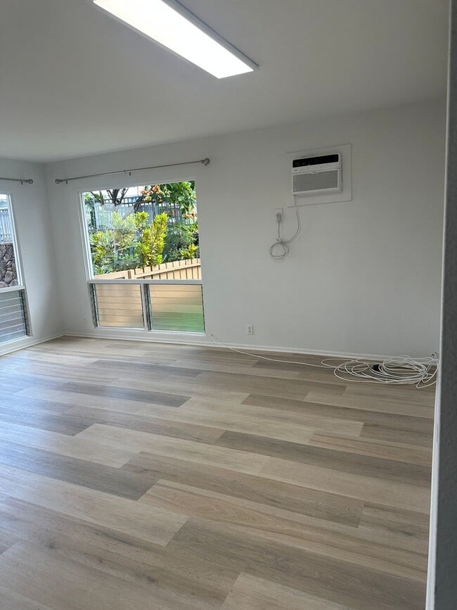 Building Photo - Renovated 3 bedroom 2 bath home in Pearl City