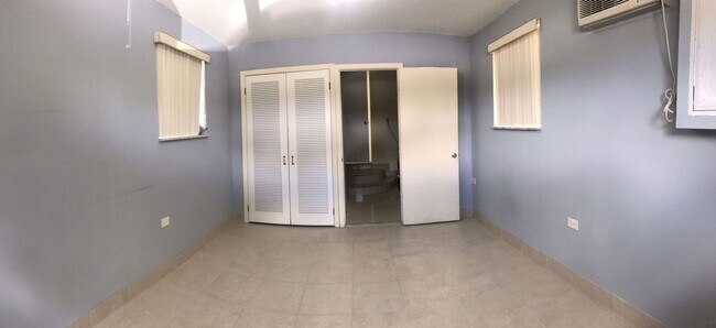 Building Photo - Miami Beach Home with a Pool!