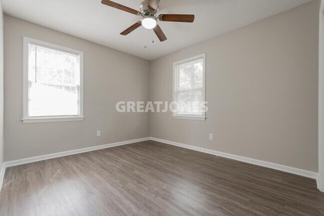 Building Photo - NOW OFFERING 1-MONTH FREE OFF FIRST FULL M...