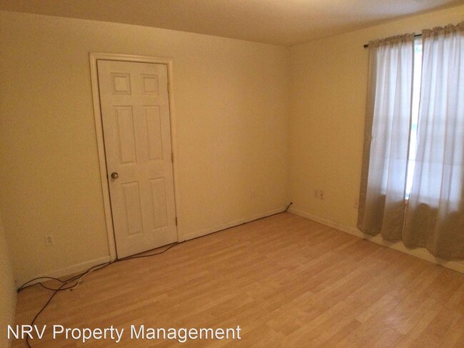 Building Photo - 2 br, 2.5 bath House - 911 Sanford Street