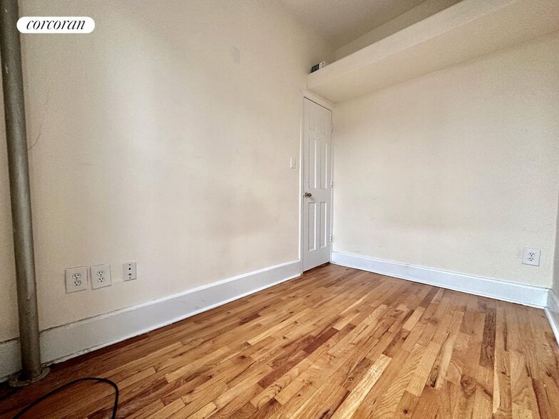 Building Photo - 454 W 57th St