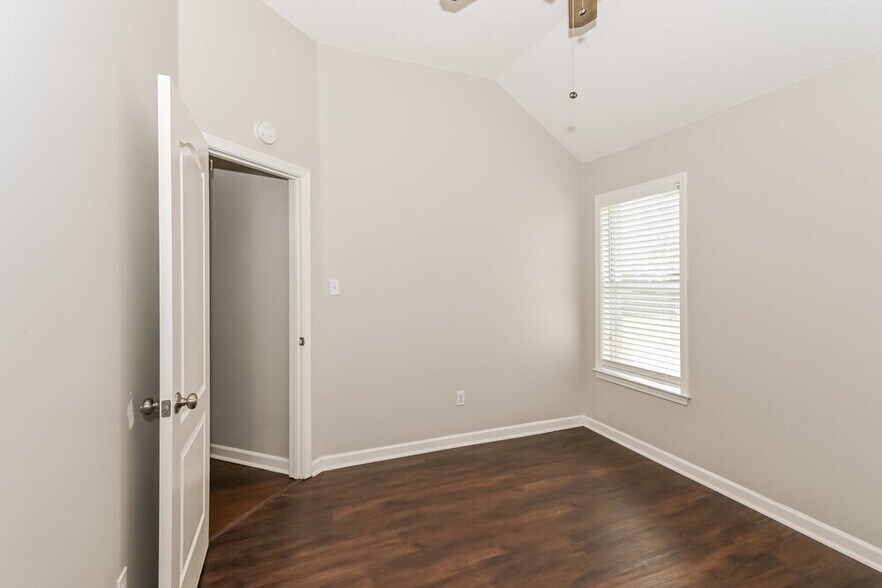 Building Photo - 7389 Ivy Trails Cove