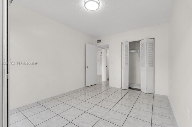 Building Photo - 400 NE 18th Ave