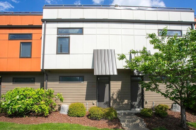 Building Photo - 1025 Dickerson Pike