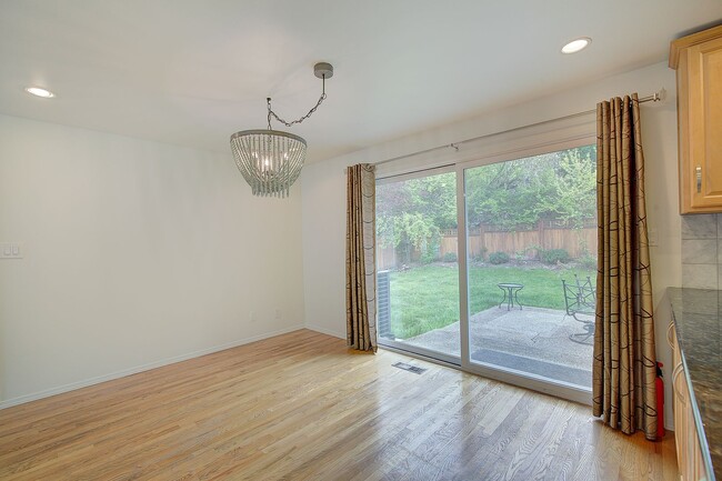 Building Photo - 3bd/1.5ba Mercer Island Home