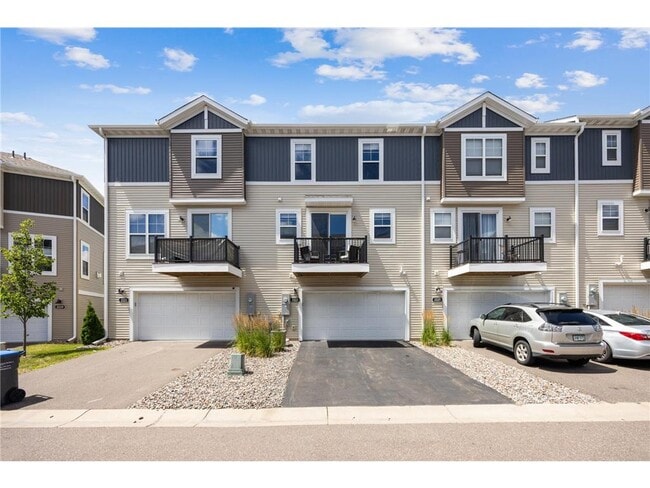 Building Photo - 2223 Gateway Curv