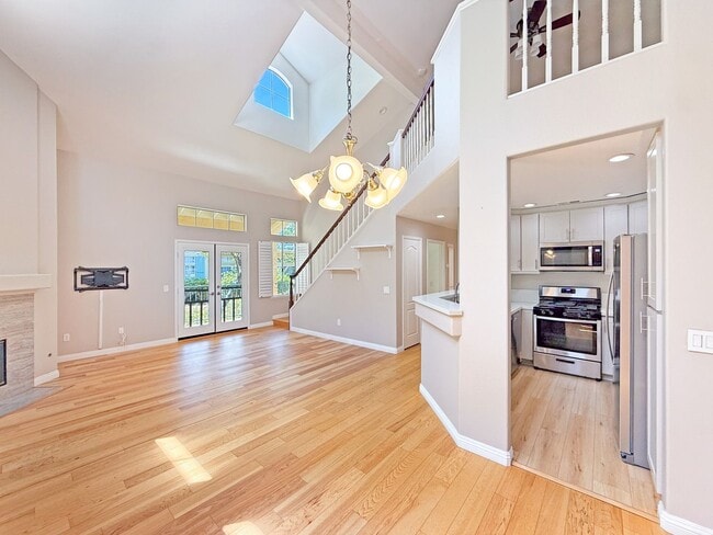 Building Photo - SD: 2BD/2BA Townhome with Private Balcony, 2-Car Garage, and Loft!
