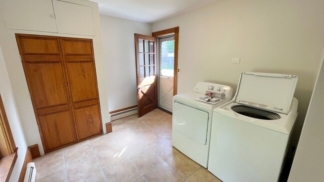 Building Photo - Gorgeous 3BR 1 Bathroom in Leominster