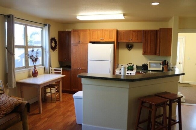 Building Photo - 3943 Walnut Dr