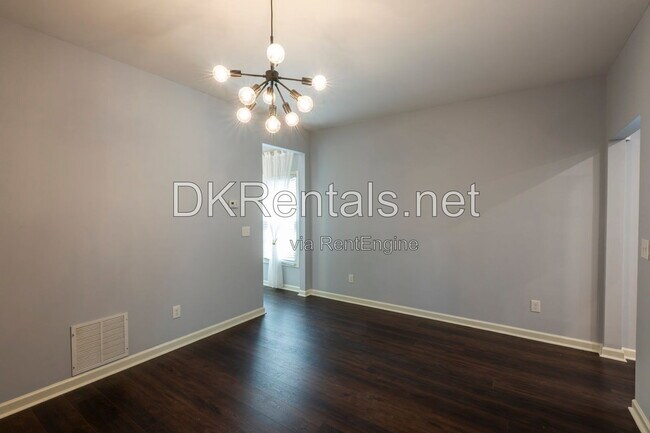 Building Photo - 829 Welch St SW
